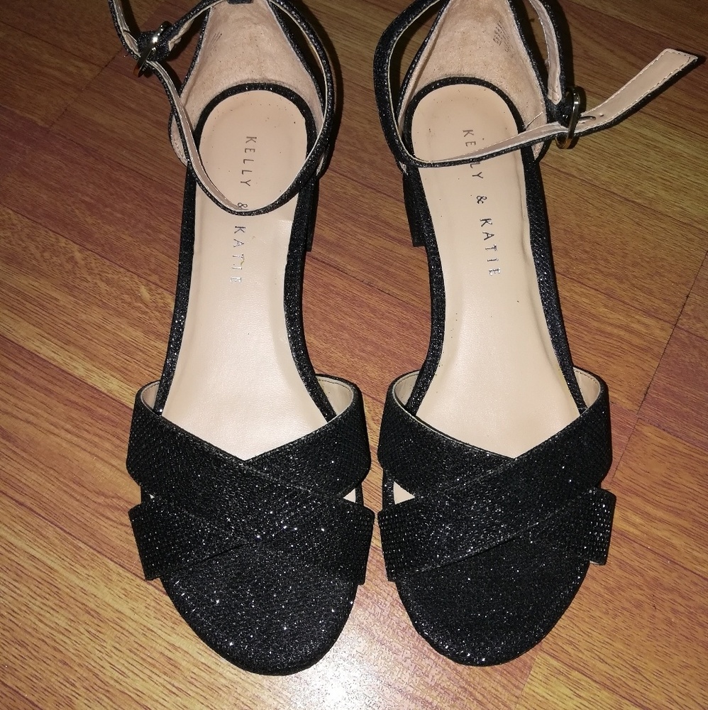 Kelly & Katie black low heels